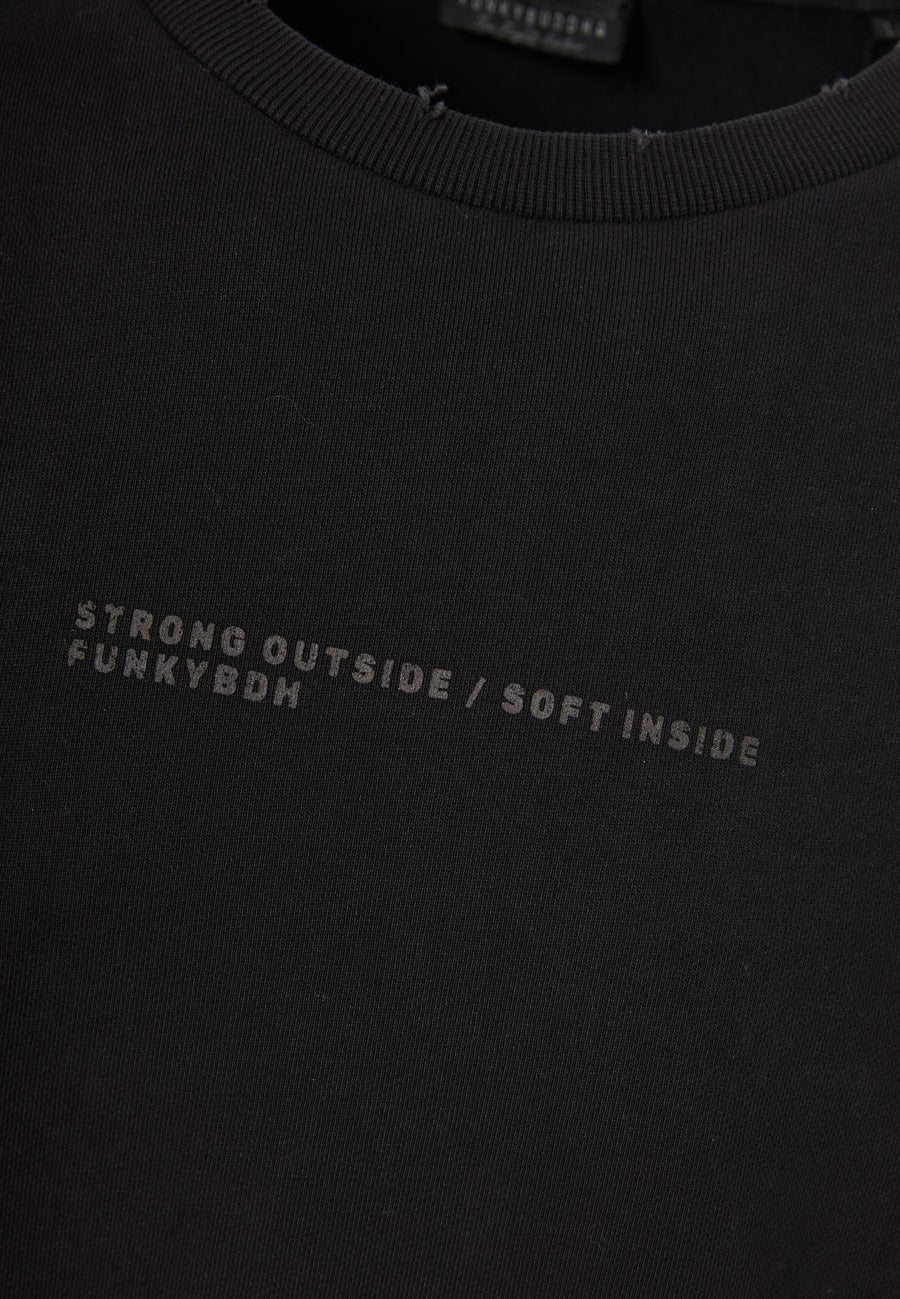 Hanorac bărbătesc simplu cu guler rotund și imprimeu subtil pe piept