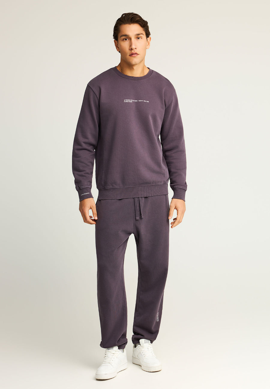 Hanorac bărbătesc simplu cu guler rotund și imprimeu subtil pe piept