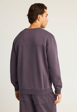 Hanorac bărbătesc simplu cu guler rotund și imprimeu subtil pe piept