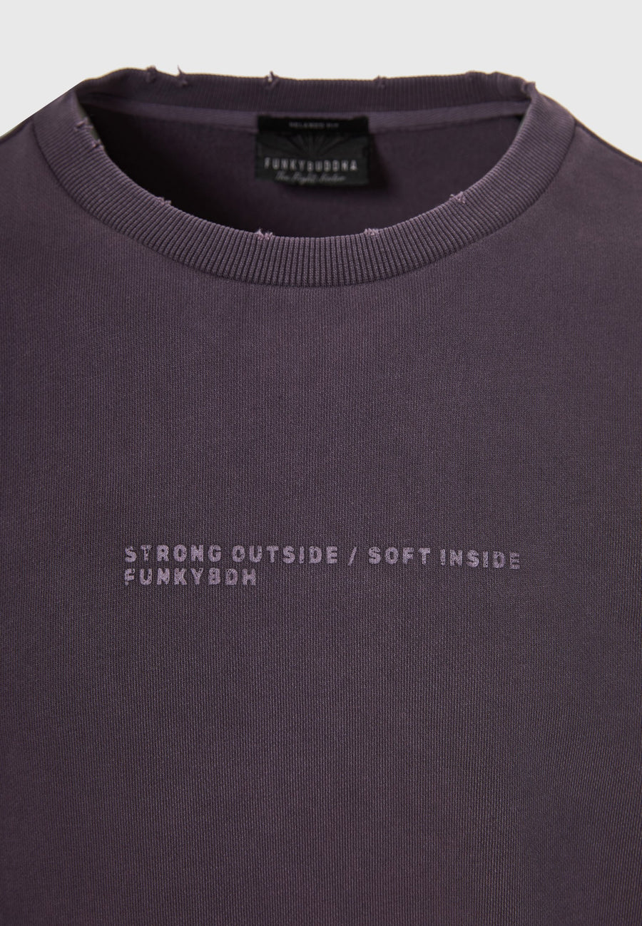 Hanorac bărbătesc simplu cu guler rotund și imprimeu subtil pe piept