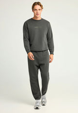 Hanorac bărbătesc simplu cu guler rotund și imprimeu subtil pe piept