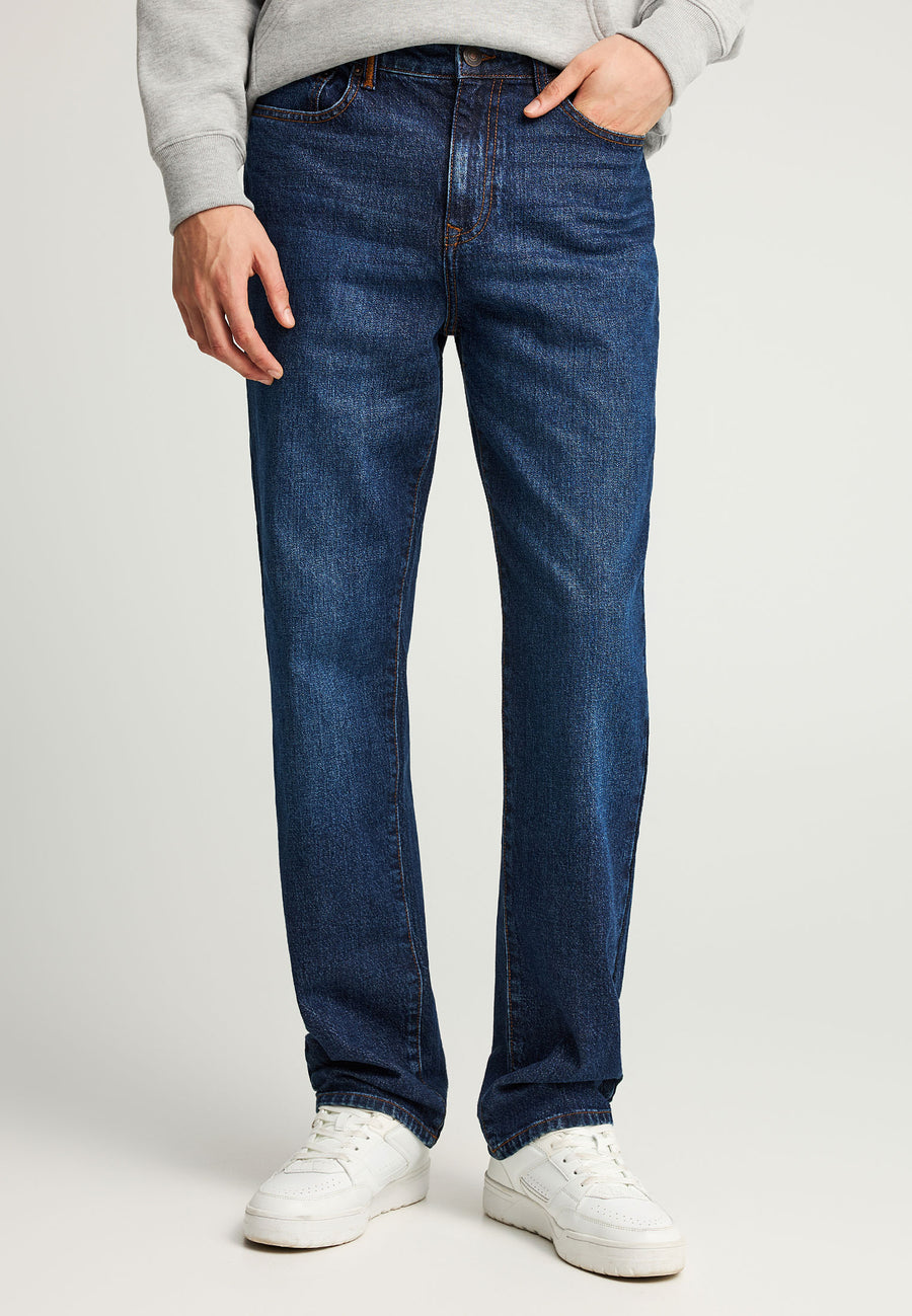 Blugi cu croială dreaptă și efecte spălate