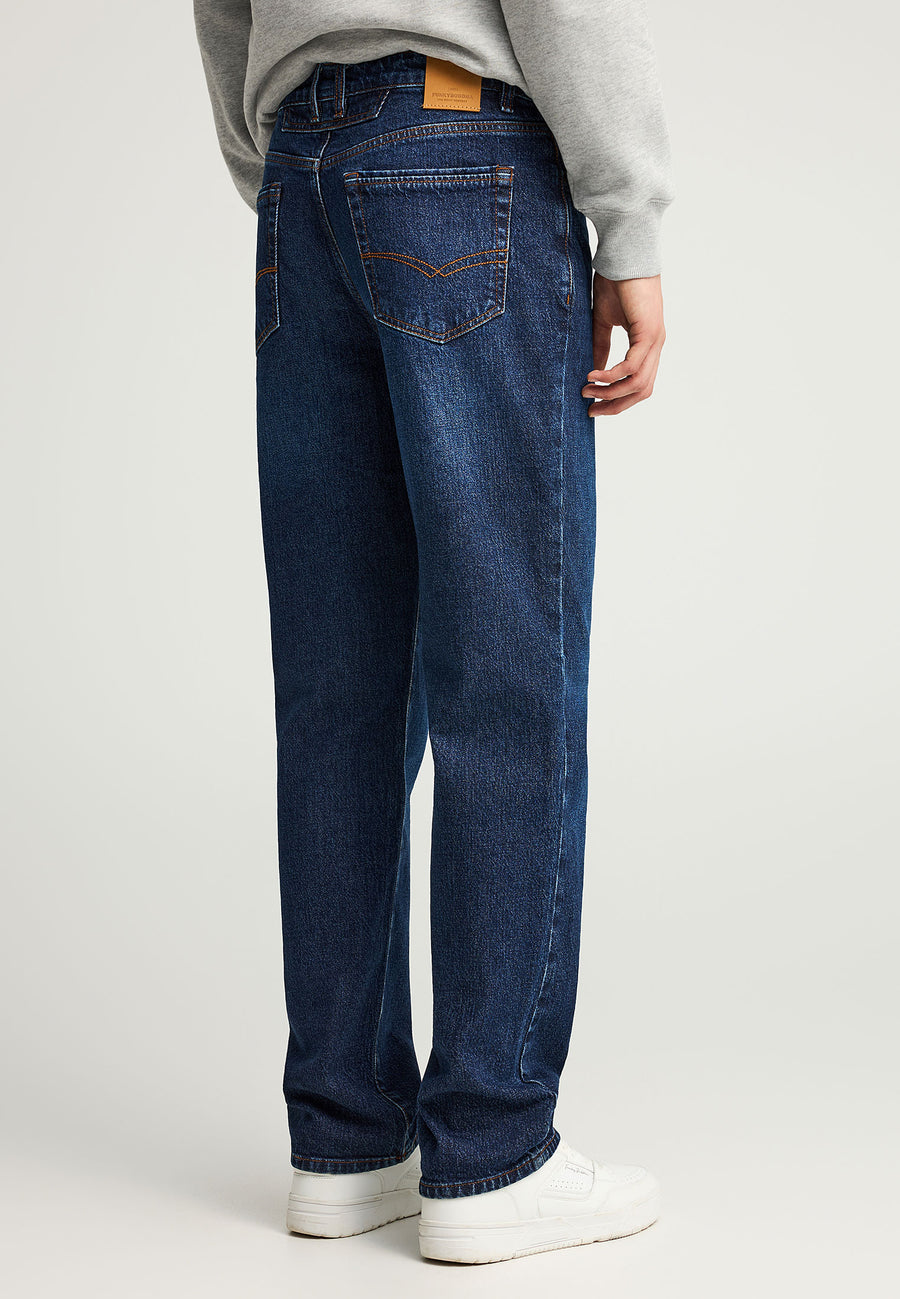 Blugi cu croială dreaptă și efecte spălate