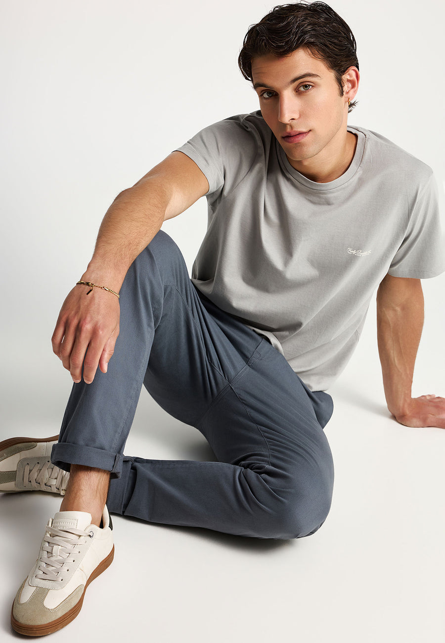 Pantaloni chino pentru bărbați - Esențiale