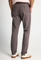 Pantaloni chino pentru bărbați - Esențiale