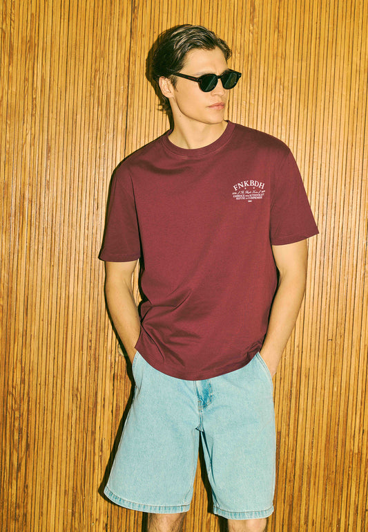 Men's relaxed t-shirt with print on the back