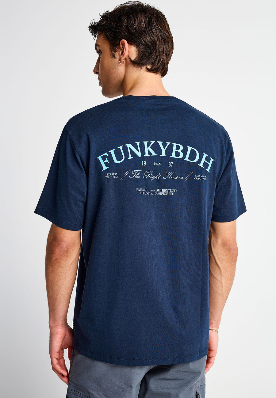Men's relaxed t-shirt with print on the back
