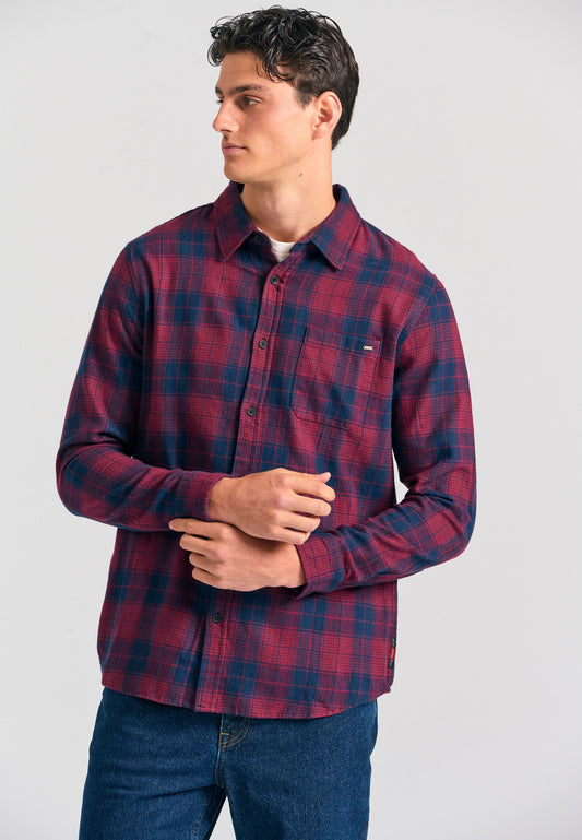 Men's plaid shirt with chest pocket