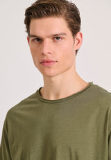 Tricou cu croială lejeră și margini brute