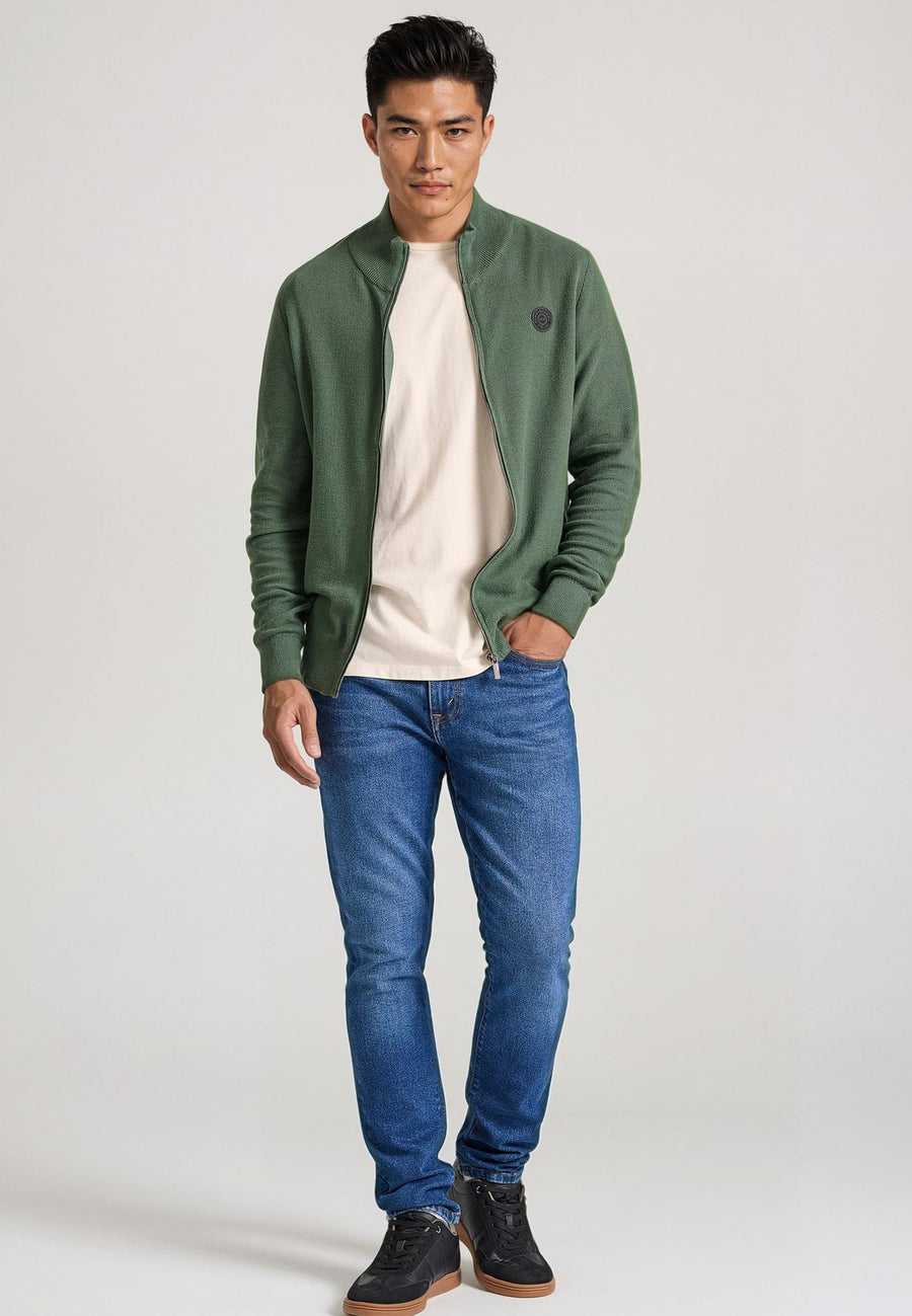 Men's knitted cardigan with rubber label