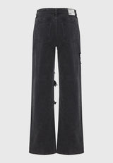 Modern loose fit jeans with destroyed effects