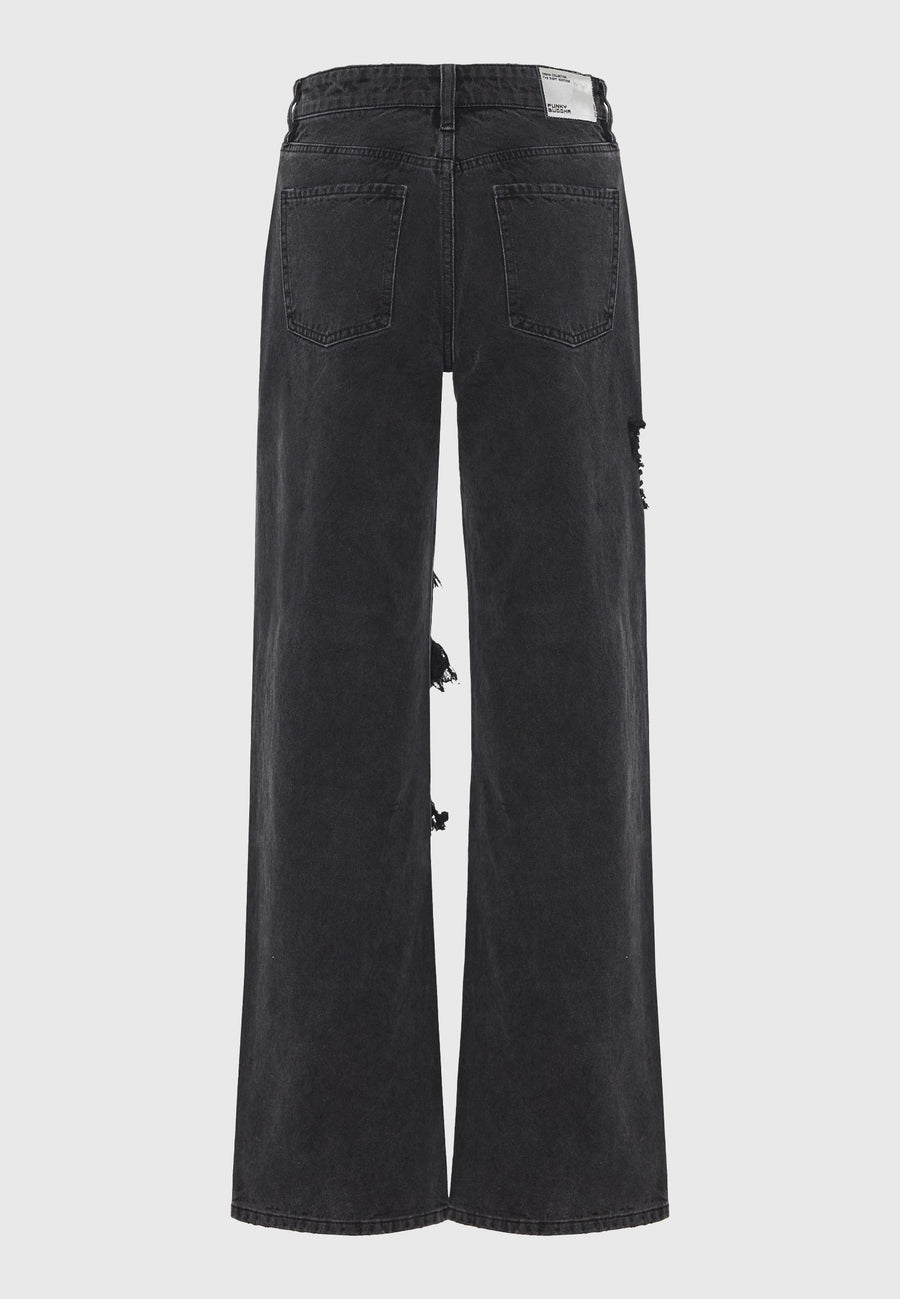 Modern loose fit jeans with destroyed effects