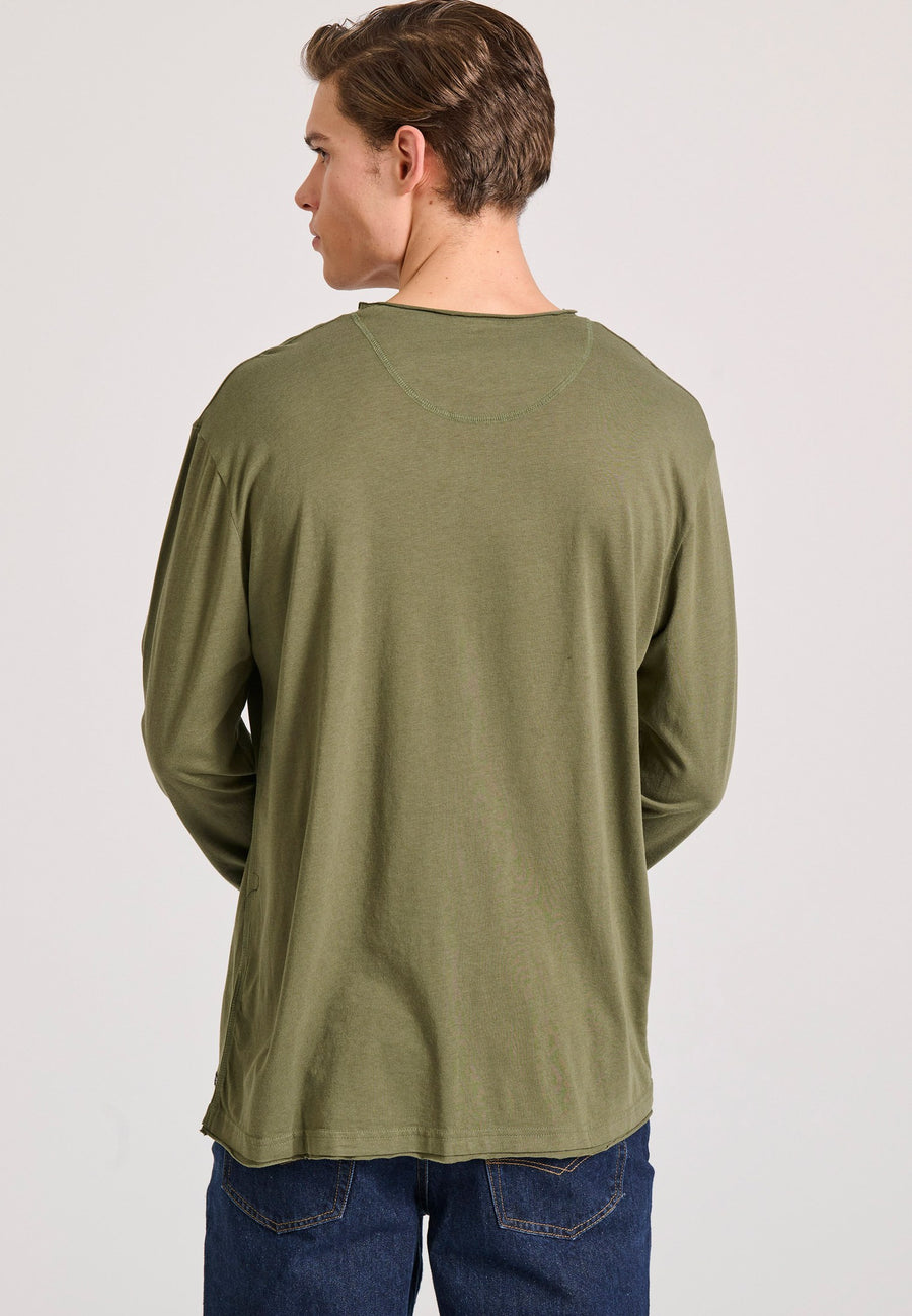 Tricou cu croială lejeră și margini brute