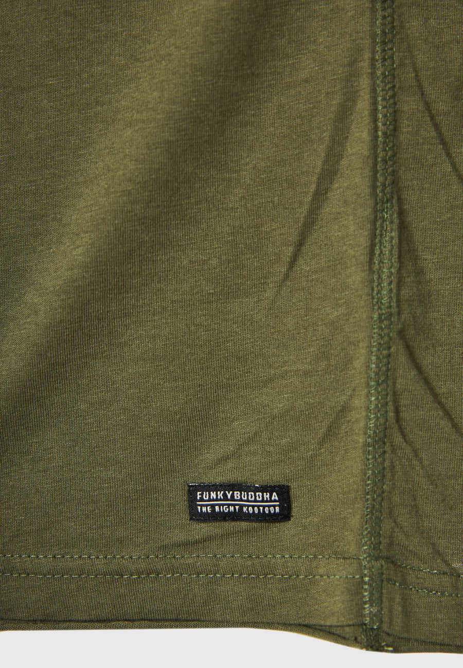 Tricou cu croială lejeră și margini brute